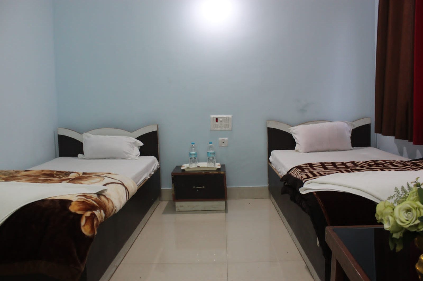 Twin bed guest room with bedside table at Happy International Guest House